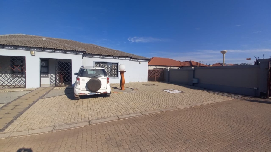 4 Bedroom Property for Sale in Flamwood North West